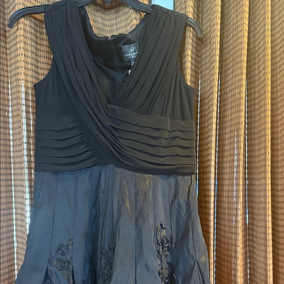 Elegant Black Sleeveless Dress by Adrianna Papell - Picture 3 of 9